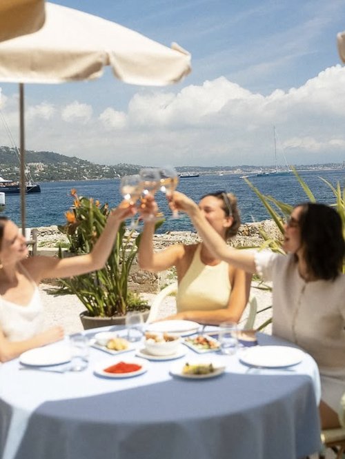 la-guerite-cannes-toast