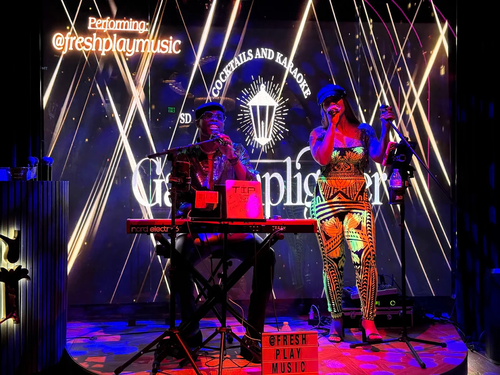 gaslamplighter-karaoke-stage-market-san-diego