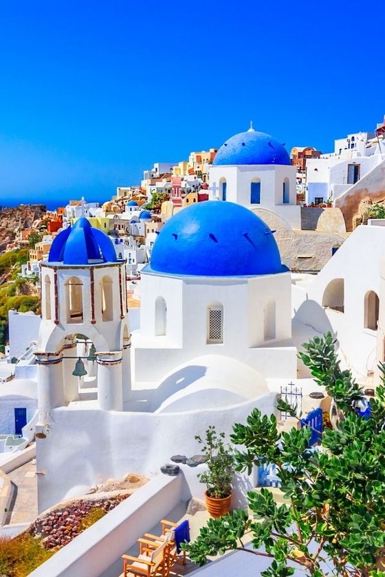 A No-Stress Guide to Santorini, Greece’s Dreamiest Island